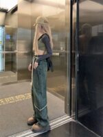 Women's Raw Hem Vintage Jeans - Image 6